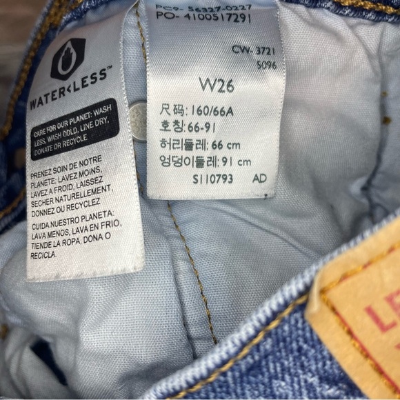 Levi’s 501 Women’s  Sz26 Raw Hem/Cut Off Denim Short Button Fly Dark Wash - Picture 4 of 4